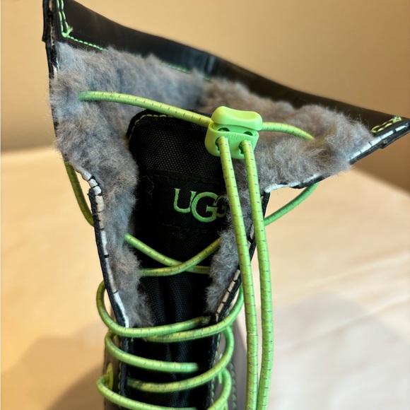 UGG® Kids Size 1 Butte II CWR Glow Graphic Waterproof Snow Boot - Picture 9 of 12